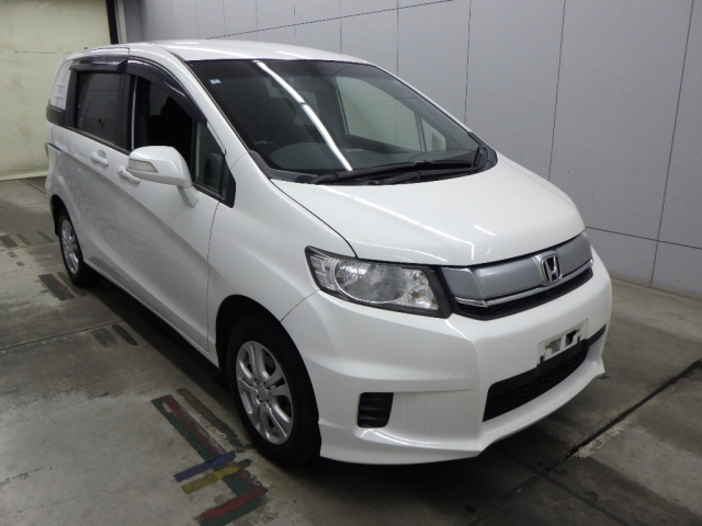 HONDA FREED — фото