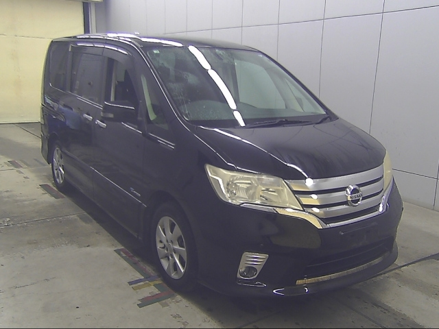 NISSAN SERENA — фото