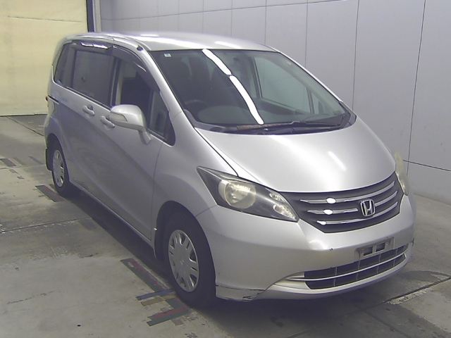HONDA FREED — фото