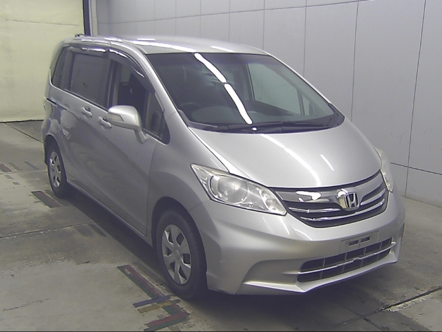 HONDA FREED — фото