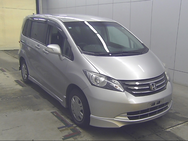 HONDA FREED — фото