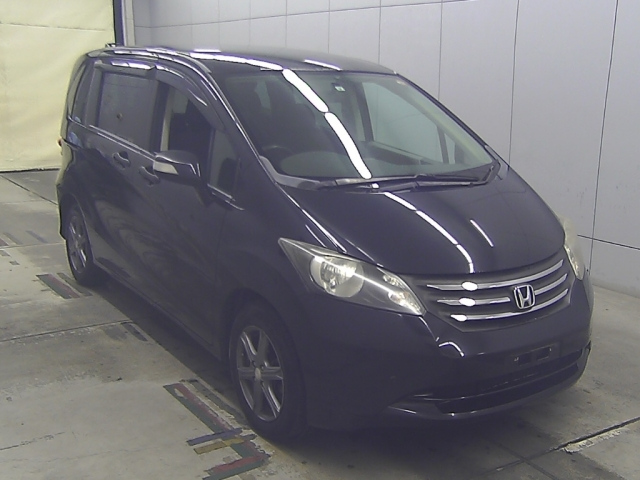 HONDA FREED — фото