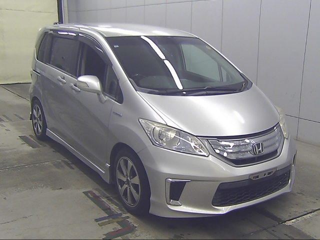 HONDA FREED — фото