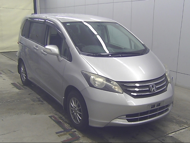 HONDA FREED — фото