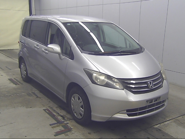 HONDA FREED — фото