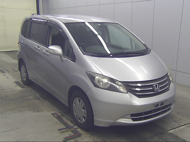 HONDA FREED — фото