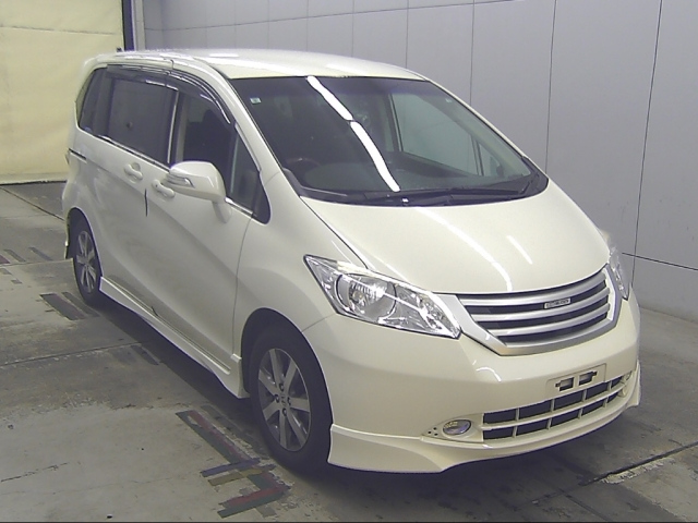 HONDA FREED — фото
