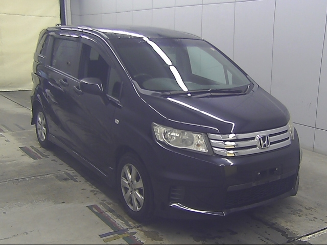 HONDA FREED — фото