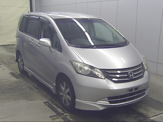 HONDA FREED — фото
