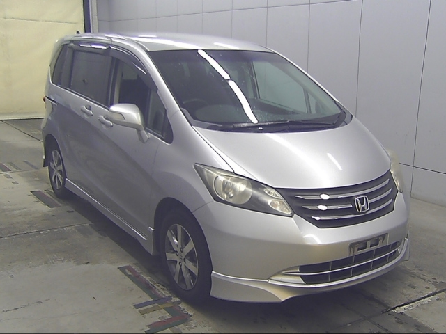 HONDA FREED — фото