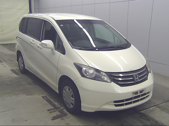 HONDA FREED — фото
