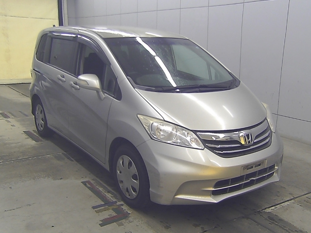 HONDA FREED — фото