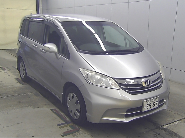HONDA FREED — фото