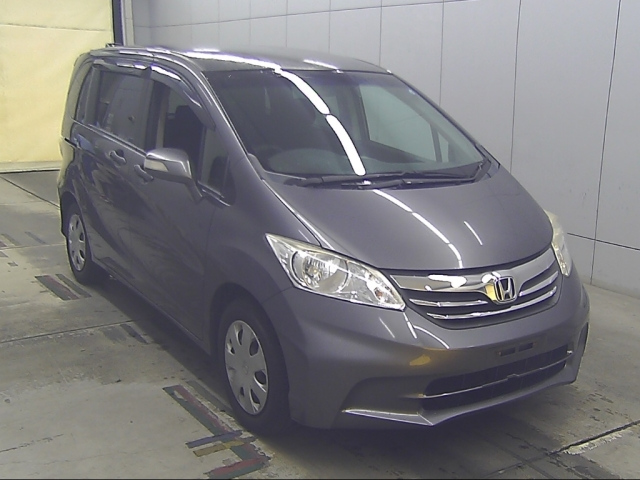 HONDA FREED — фото