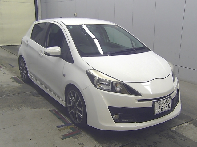 TOYOTA VITZ
