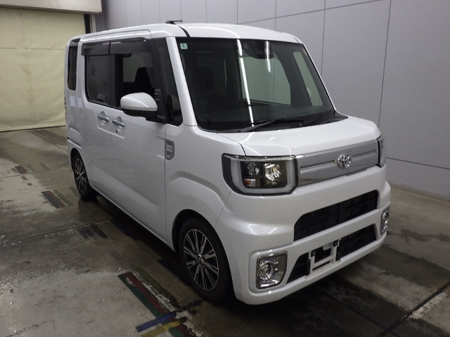 TOYOTA PIXIS — фото