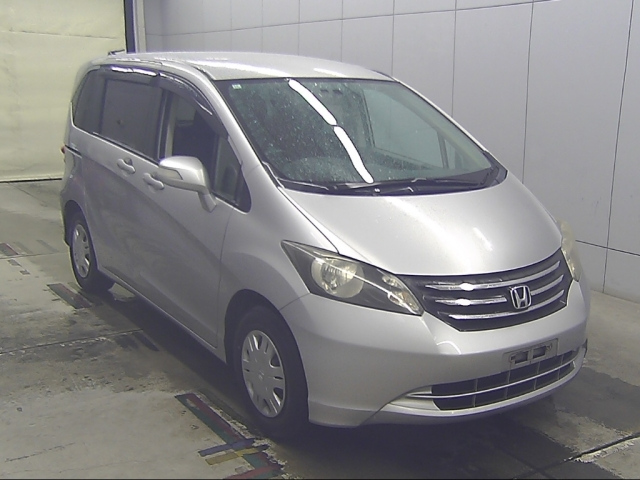 HONDA FREED — фото