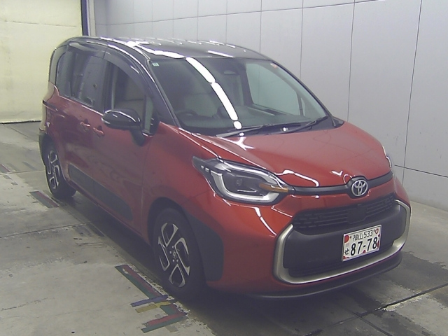 TOYOTA SIENTA — фото