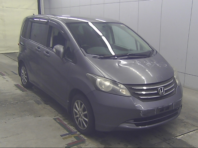 HONDA FREED — фото