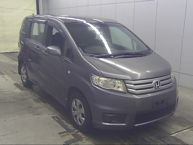 HONDA FREED — фото