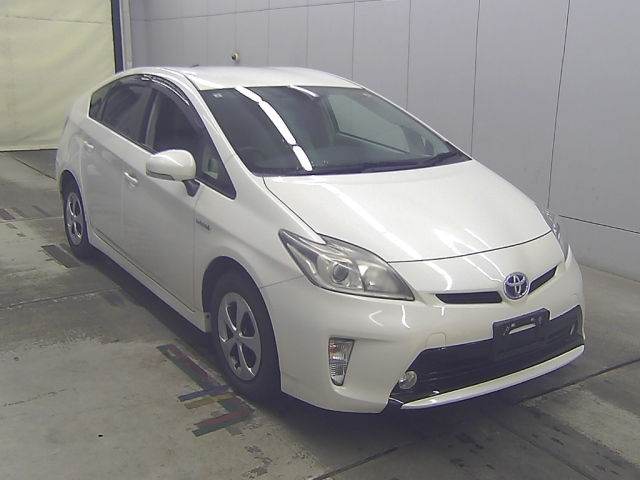 TOYOTA PRIUS — фото