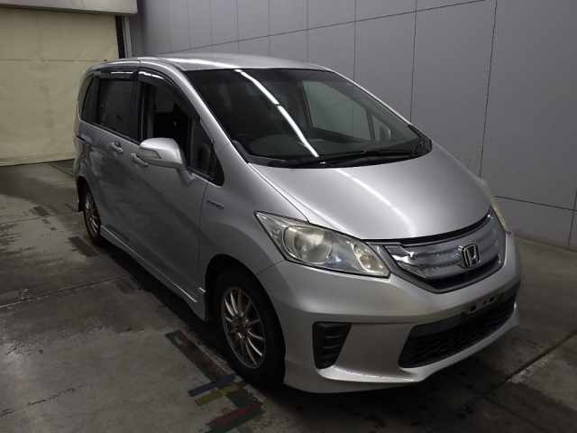 HONDA FREED — фото