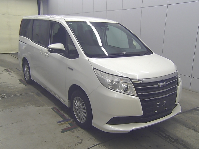 TOYOTA NOAH — фото