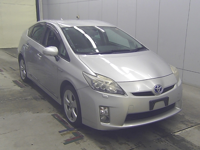 TOYOTA PRIUS — фото