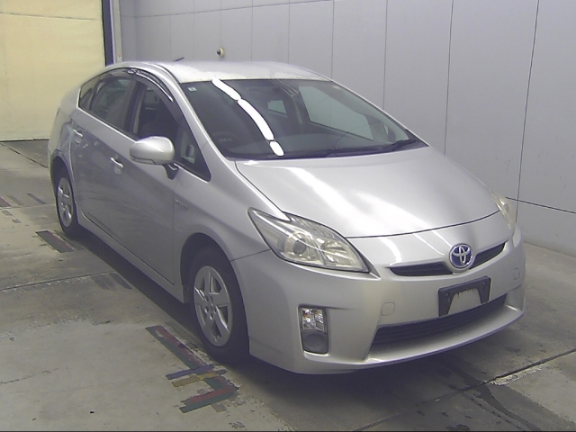 TOYOTA PRIUS — фото