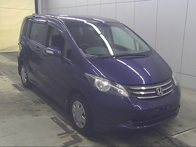 HONDA FREED — фото