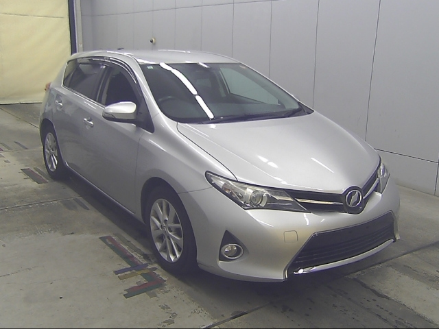 TOYOTA AURIS — фото