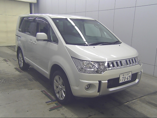MITSUBISHI DELICA — фото