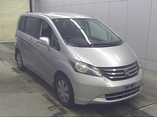HONDA FREED — фото