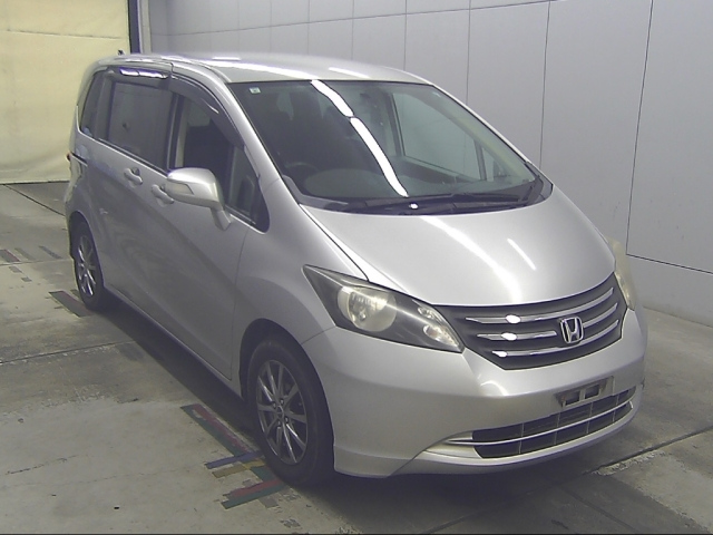 HONDA FREED — фото