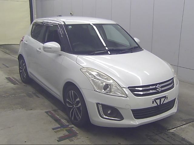 SUZUKI SWIFT — фото
