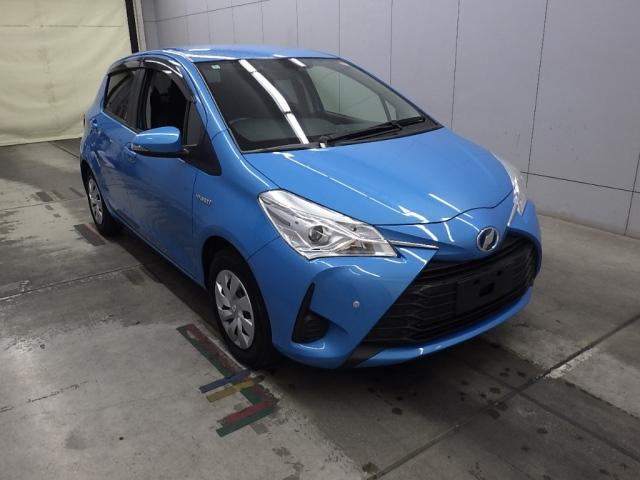 TOYOTA VITZ — фото