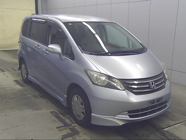 HONDA FREED — фото