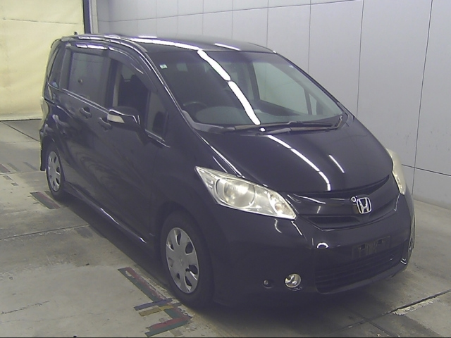 HONDA FREED — фото