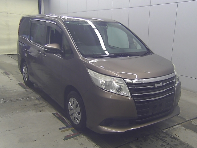 TOYOTA NOAH — фото