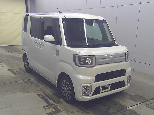 DAIHATSU WAKE — фото