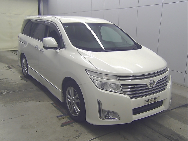 NISSAN ELGRAND — фото