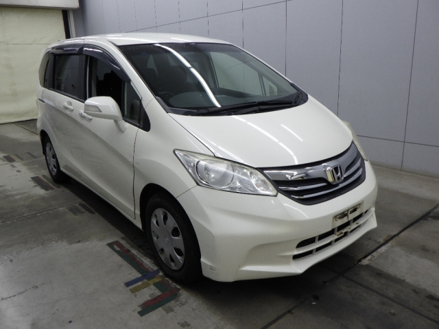 HONDA FREED — фото