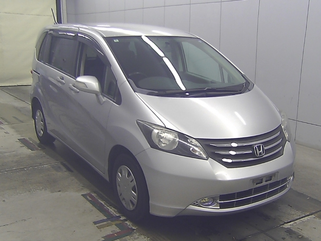 HONDA FREED — фото