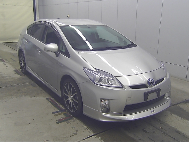 TOYOTA PRIUS — фото