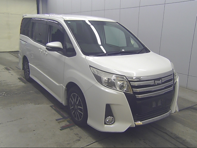 TOYOTA NOAH — фото