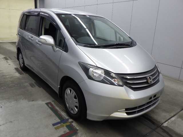 HONDA FREED — фото