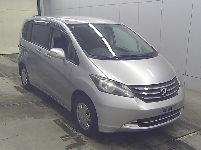 HONDA FREED — фото