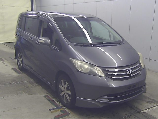 HONDA FREED — фото
