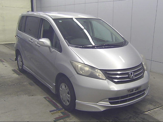 HONDA FREED — фото