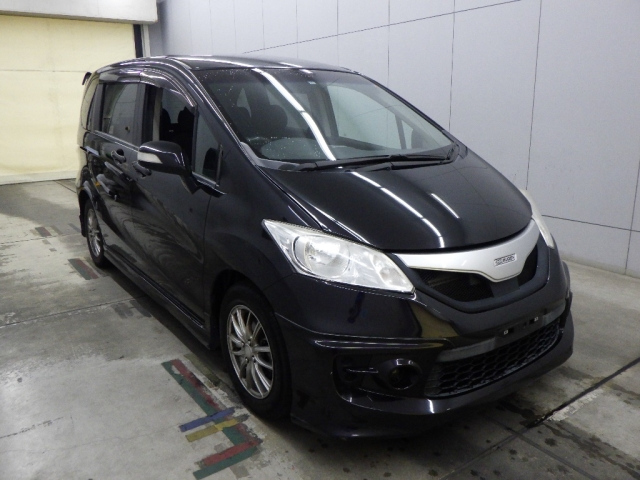 HONDA FREED — фото